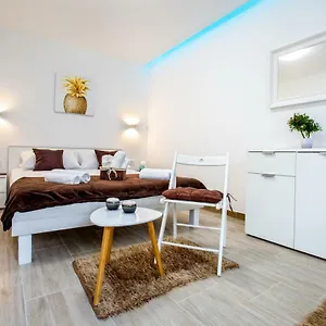 Nives In The Center - Free Parking Apartment