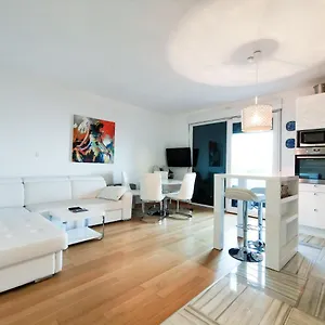 Veduta Luxury Apartment